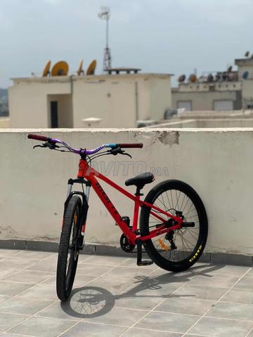 Monty KX9 Édition Rouge Personnalisée - 2