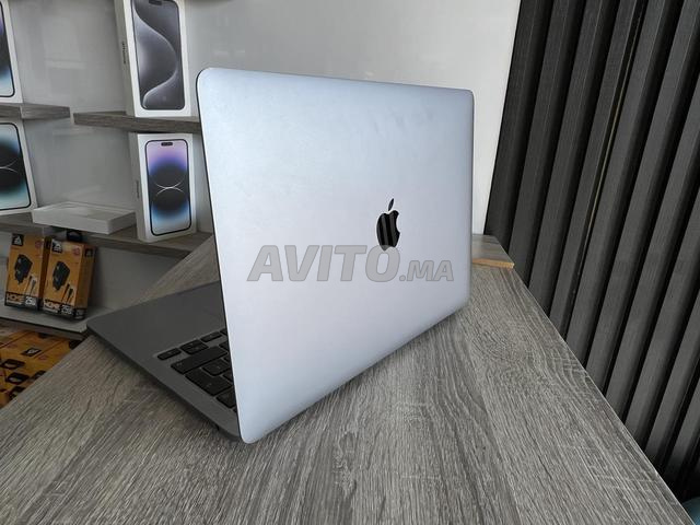 Presque NEUF MacBook PRO 13 TOUCH BAR M1 256G / Magasin