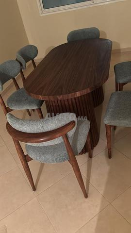 Table à manger en bois massif avec 6 chaises