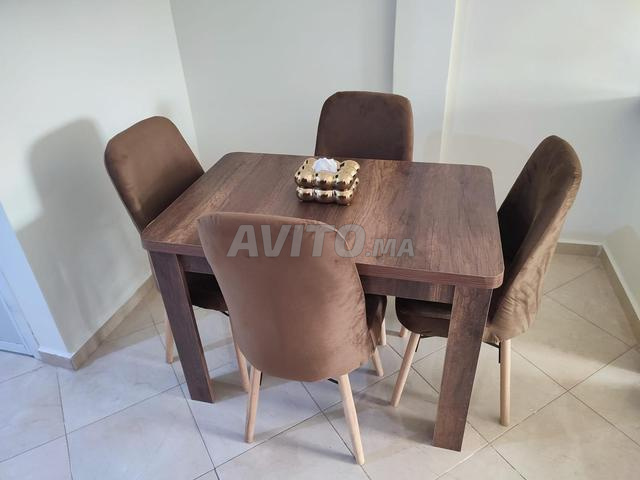 Salle à manger moderne adaptée à toutes les tailles avec une excellente qualité