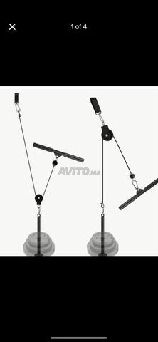 Poulie de traction haute avec corde (musculation)