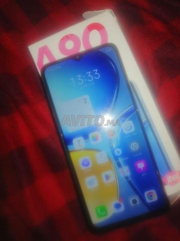 هاتف بحالة ممتازة للبيع بثمن 1,200