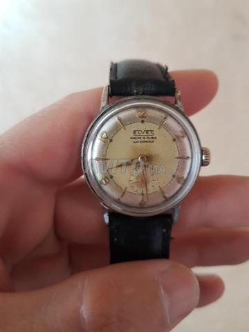 Montre mécanique vintage de la marque Elves
