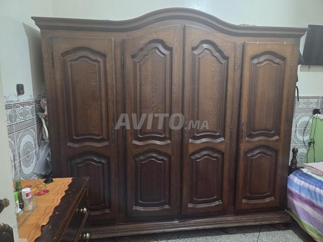 Armoire chapeau de gendarme en bois massif