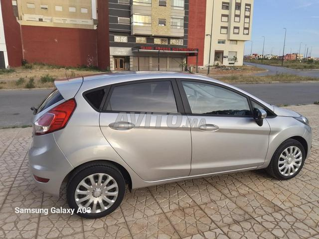 Fiesta essence km (39 000) - 2