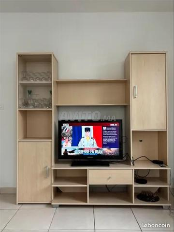 Meuble TV élégant en bois en bon état