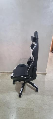 Chaise gaming DXRacer avec coussins  - 2