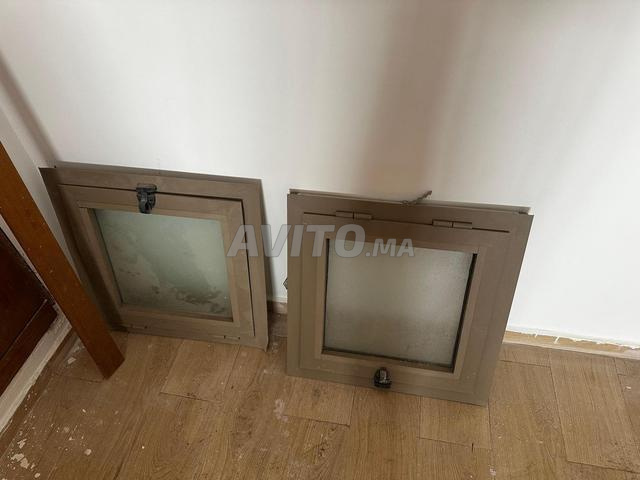 2 portes / placard / 2 fenêtres - 2