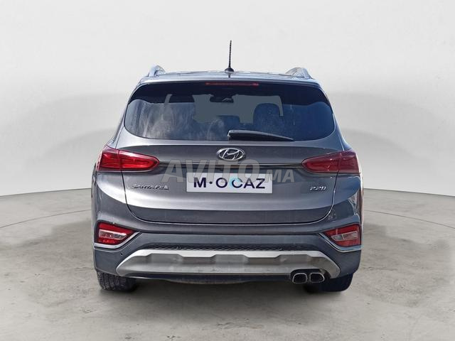 HYUNDAI. Santa Fe