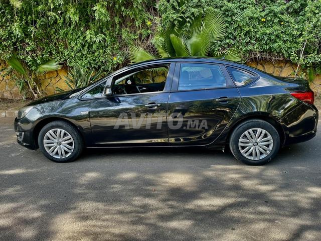 Opel Astra j Berline - 2