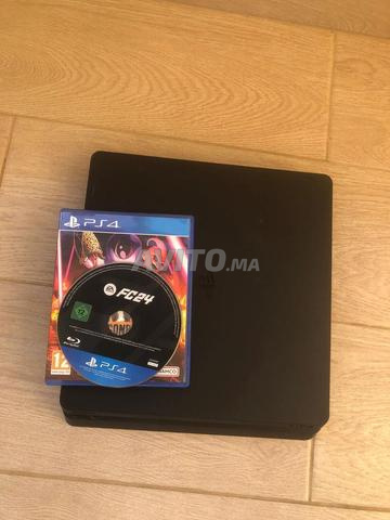 PS4 slim, 2 manettes, jeux FC24 & Dragon Ball - 2
