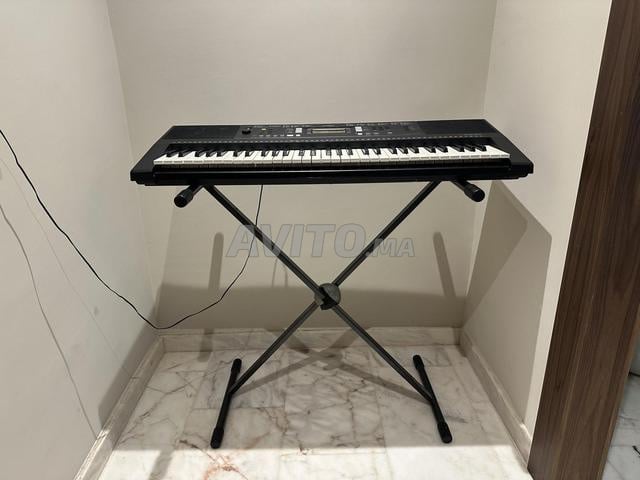 Piano Yamaha PSR-E343 en très bon état