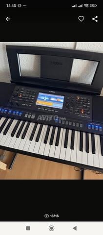 Yamaha PSR SX720