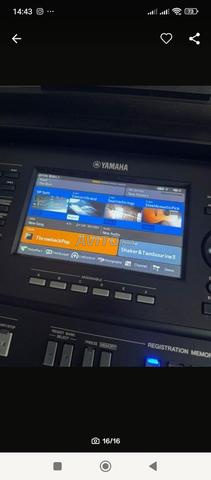 Yamaha PSR SX720 - 2