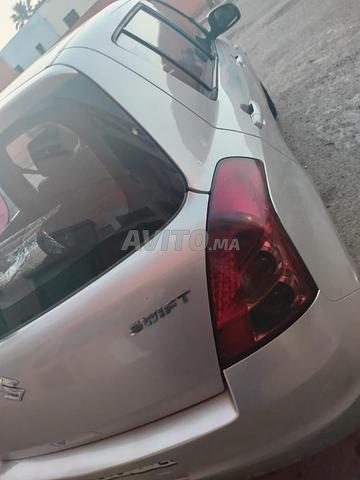 Une voiture Suzuki Swift à vendre - 2