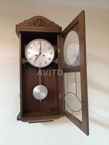 Horloge mécanique allemande, une pièce de collection et fonctionne bien. - 2