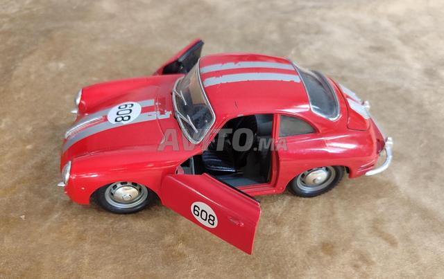 Voiture miniature de collection métallique 1/18 - 2