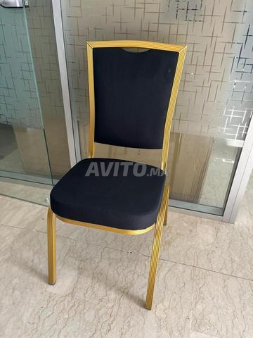 Chaise royale noire en aluminium premium