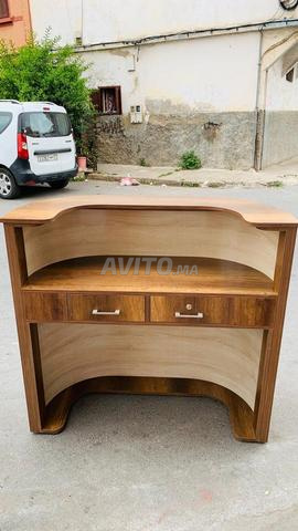 Ce comptoir d’accueil présente un design moderne H