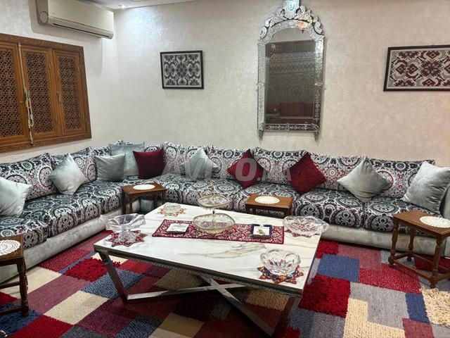 صالون للبيع