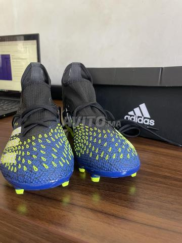 Crampons Adidas PREDATOR FREAK 3FG .taille 39