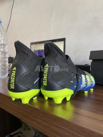 Crampons Adidas PREDATOR FREAK 3FG .taille 39 - 2