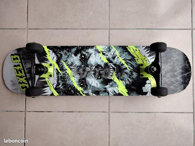 🛹 Skateboard Oxelo & protections – Design Loup Néon