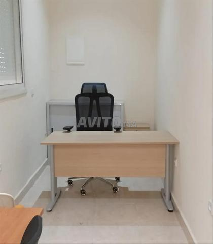 MARGUERITE ET BUREAU MÉTALLIQUE - 2