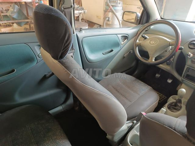 Voiture avec moteur et batteries, très bon salon