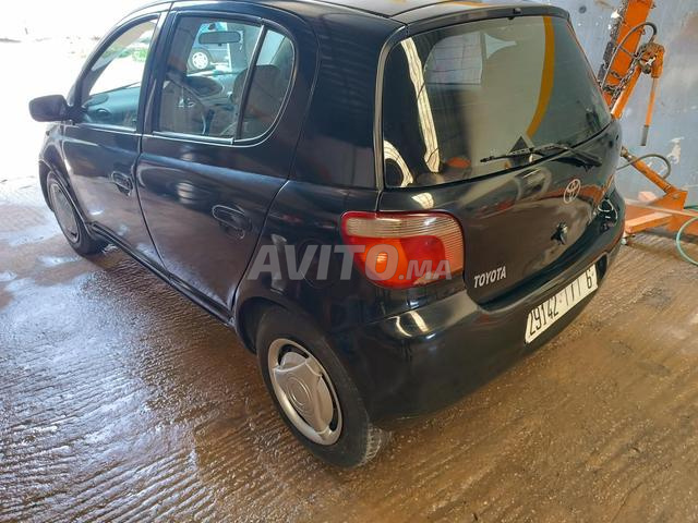 Voiture avec moteur et batteries, très bon salon