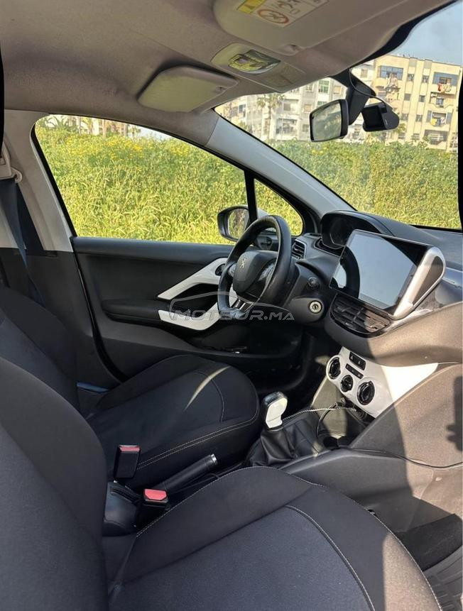 peugeot 208 2017 