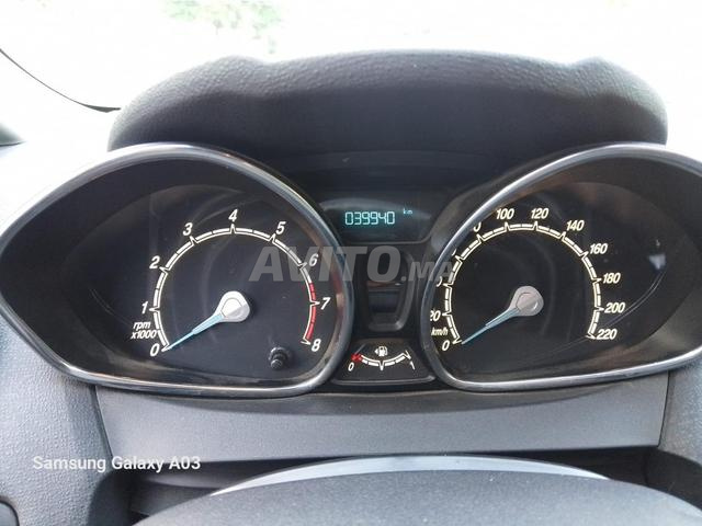 Fiesta essence (1ère main) km (39 000) - 2