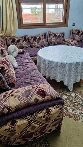 Salon avec tapis et table - 2
