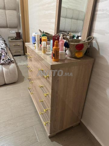 طاولات ليلية ، طاولة زينة ، مرآة