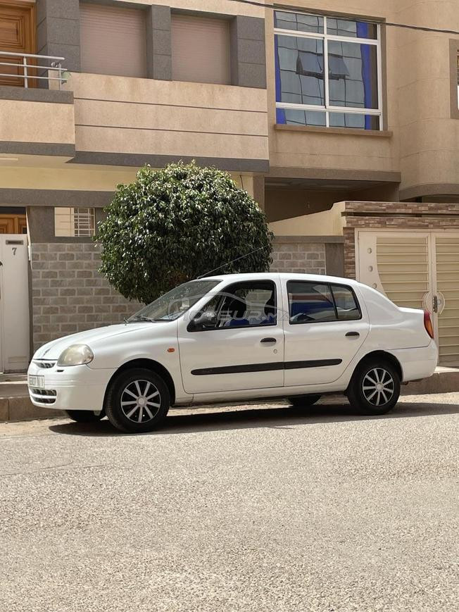 Renault Clio Essence Manuelle 2002 à Oujda