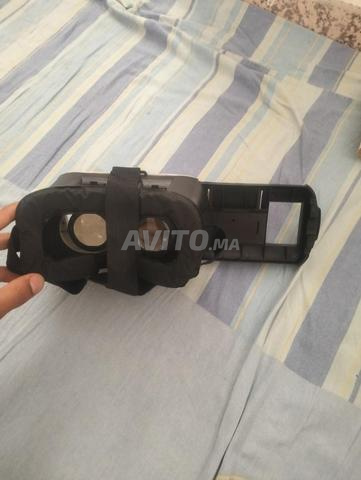 Lunettes VR connectées par un téléphone - 2