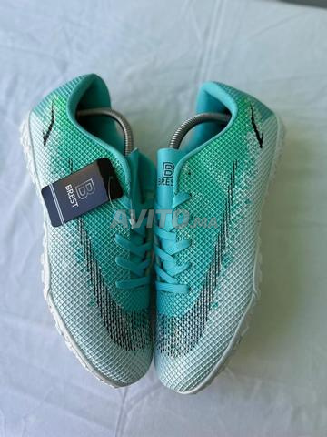 Chaussures de football ⚽️ Le vrai et le travail et le prix très approprié