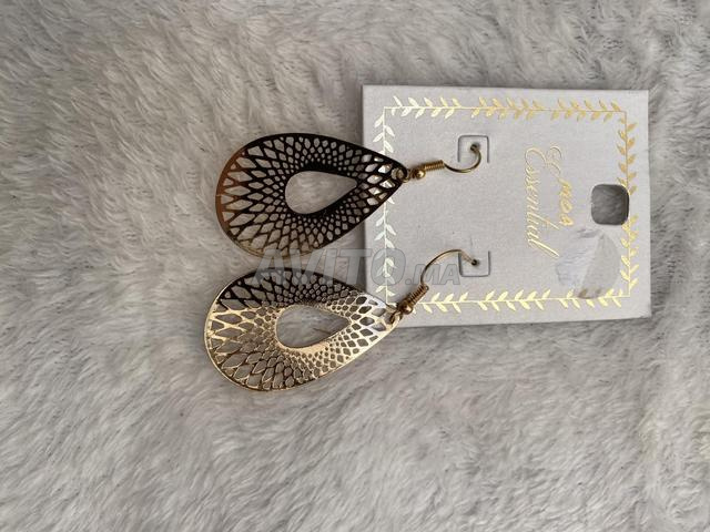 2 paires de boucles d’oreilles et un lot de bracelets - 2