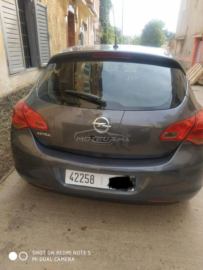 Opel Astra Essence Manuelle 2011 à Tamesna