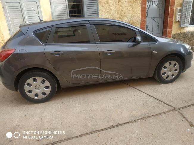 Opel Astra Essence Manuelle 2011 à Tamesna
