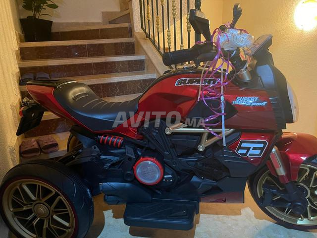 Moto électrique pour enfants rarement utilisée - 2
