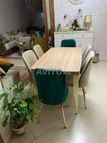 غرفة طعام لامعة وأنيقة - 2