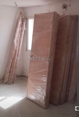 بابان خشبيان بحالة جيدة جداً