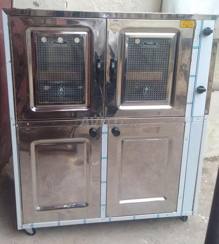 Four professionnel de grande taille