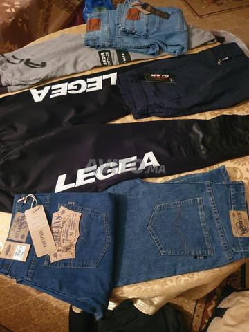 Tout est disponible : jeans, chemise, short - 2