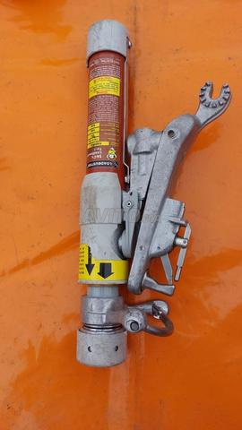 أداة قطع محمّلة محمولة S&C Loadbuster - 2