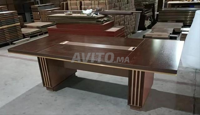 Table de réunion professionnelle/vestiaire