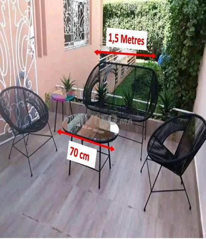 Chaises et tables - 2