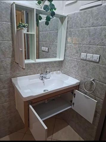 Lavabo, placard et miroir à vendre - 2