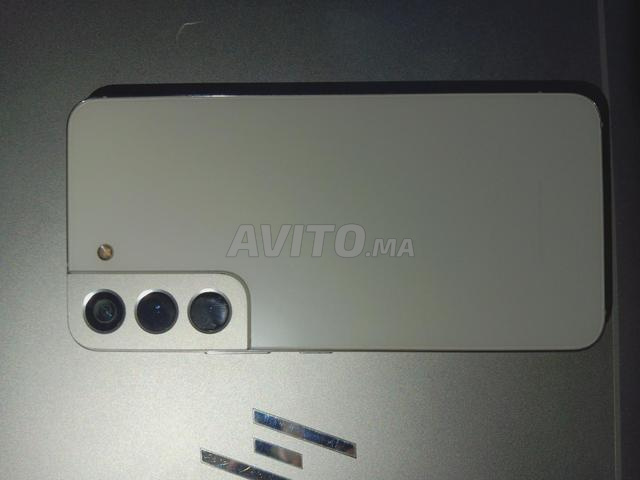 Samsung S22 à vendre, prix raisonnable, encore 100% neuf